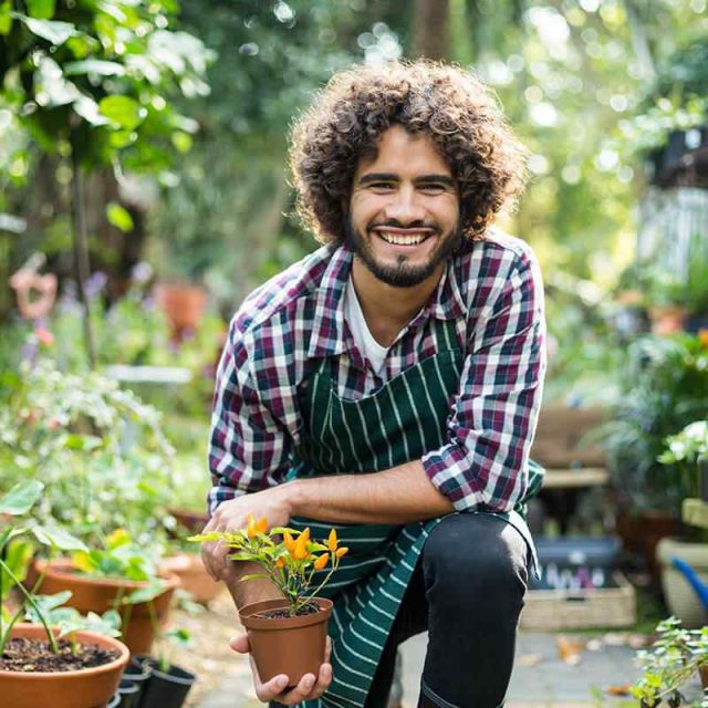 https://arturoslandscapingct.com/wp-content/uploads/2019/02/team_04-640x640.jpg